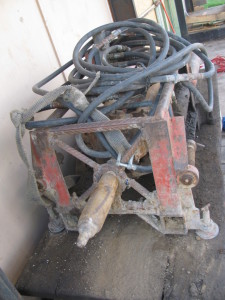 Hydraulický propichovací stroj pro protlaky